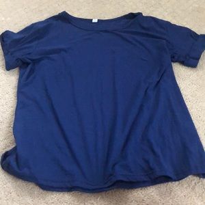 Navy basic T-shirt with rolled sleeves